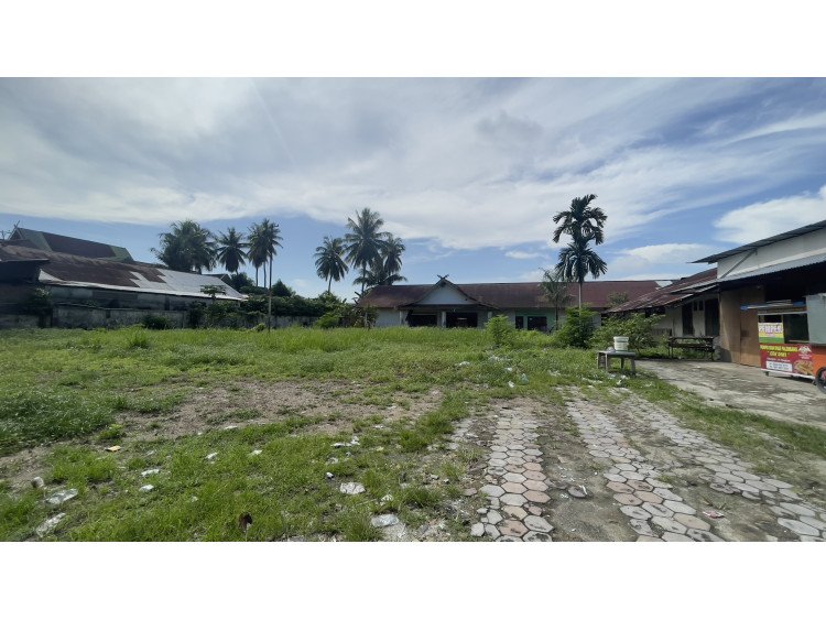 DIJUAL TANAH BONUS BANGUNAN LOKASI GOBAH