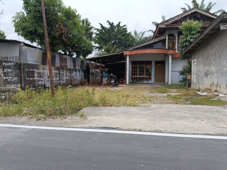 DIJUAL TANAH DAN RUMAH TEPI JL LILY 1 DEKAT JL RIAU