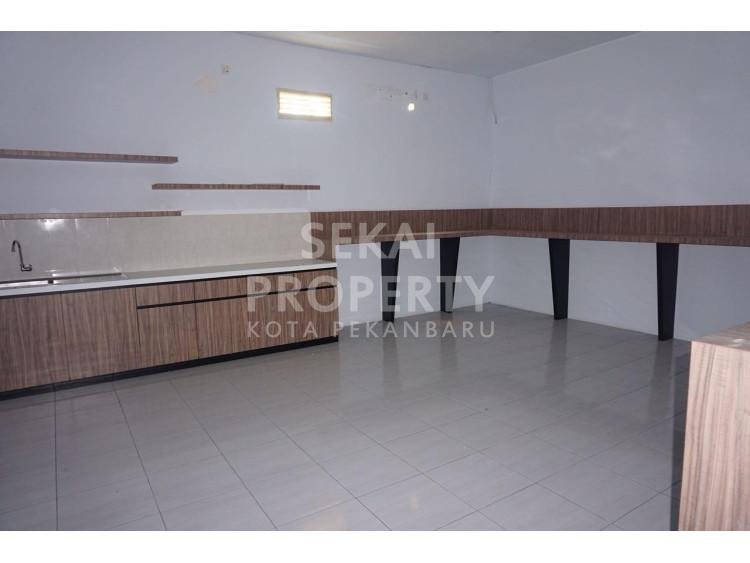 DIJUAL/SEWAKAN GUDANG DI PERGUDANGAN  ANGKASA III - KAMPAR / PASIR PUTIH