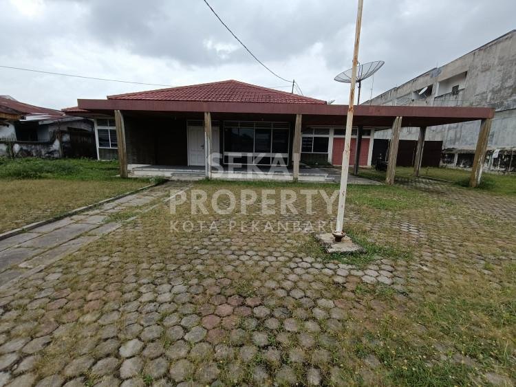 Dijual Rumah Bulatan + Tanah 1500m (30m x 50m), lokasi JL.Hasanuddin, Pekanbaru
