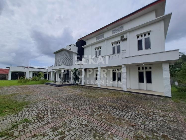 DIJUAL TANAH + BANGUNAN COCOK BUAT UNIVERSITAS DI JL.SOEKARNO HATTA-PEKANBARU