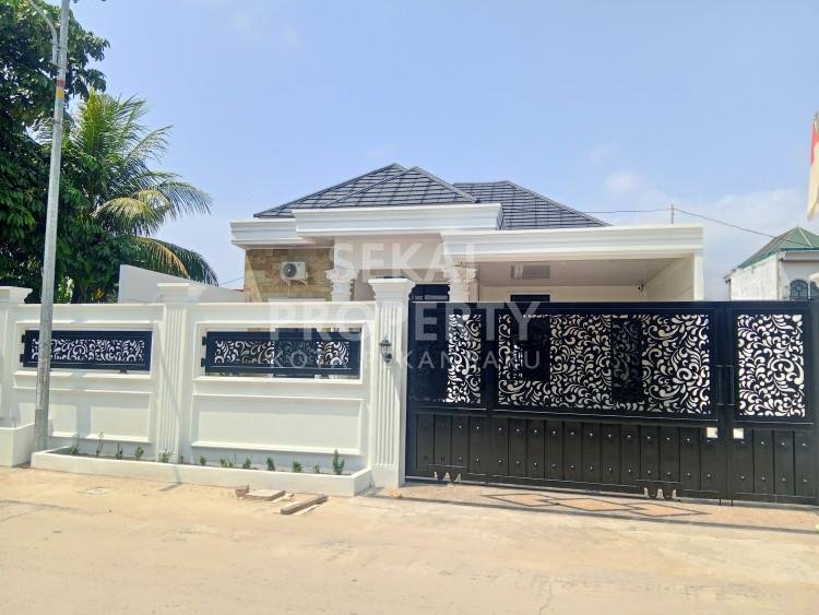 Dijual Rumah  Baru Semi furnished Jl. Harapan Raya - Jl. Tunas Jaya - Bukit Raya