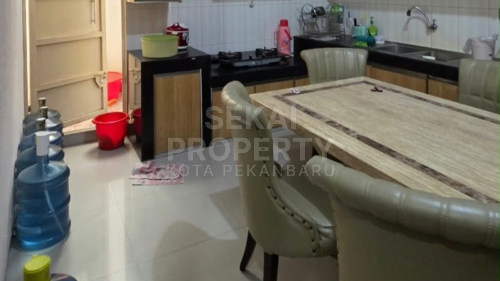 Lihat semua foto