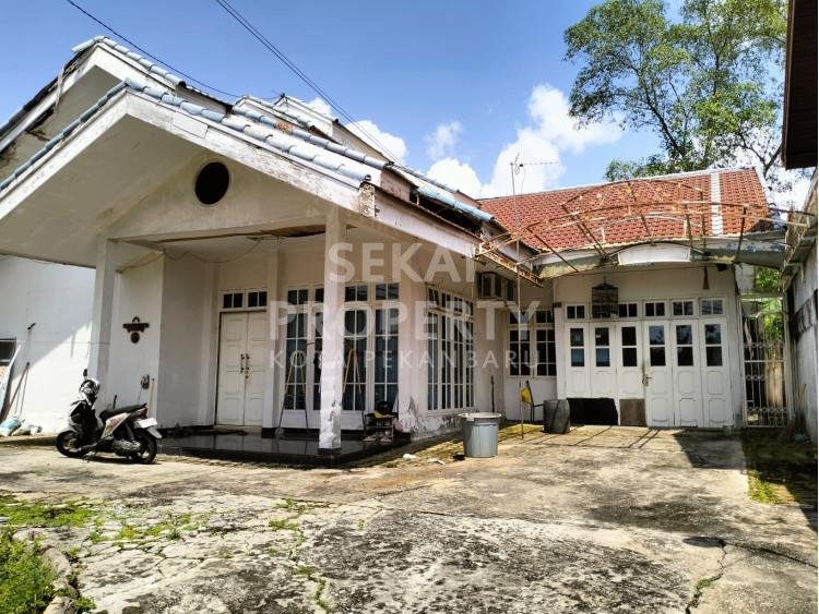 DI JUAL TANAH BESERTA RUMAH DI JALAN LOKOMOTIF - PEKANBARU