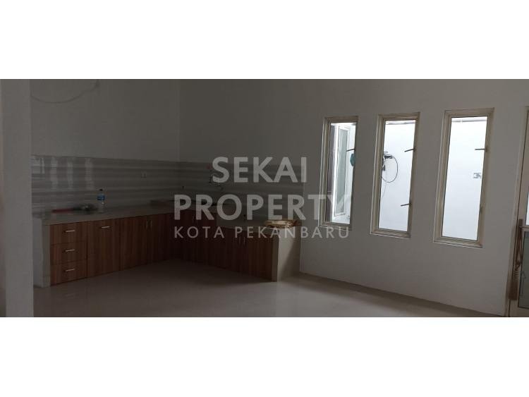 DIJUAL RUMAH 2 LANTAI LOKASI DEKAT JALAN KUANTAN PEKANBARU RIAU