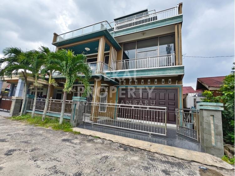 Dijual rumah mewah di jalan bukit barisan