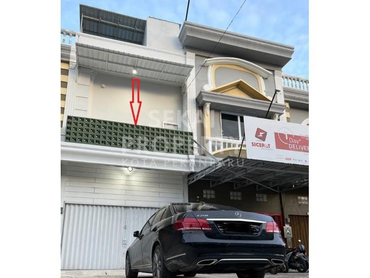 Dijual Ruko 2lt Full Renovasi dan Semi Furnished lokasi Panam