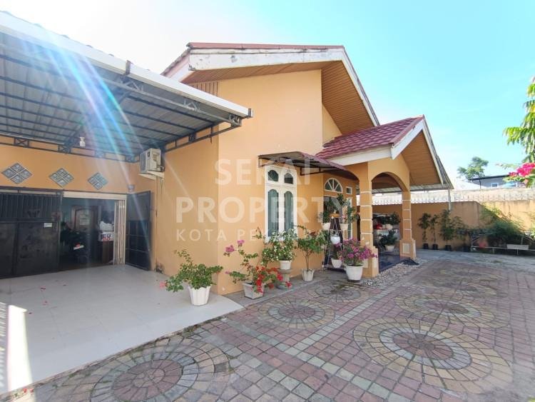 Dijual rumah Jalan Bakti
