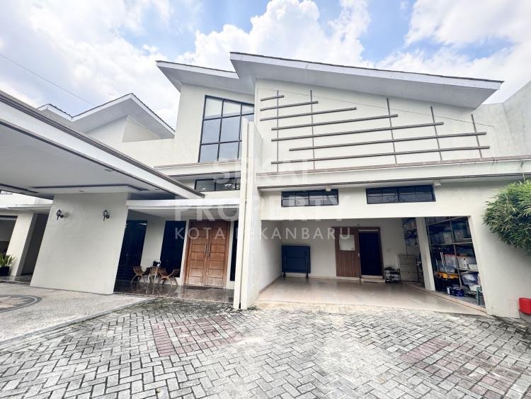 DIJUAL RUMAH MEWAH COCOK UTK KOSKOSAN JL. KOI