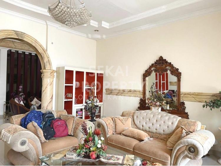 Dijual Rumah mewah 2lt, cantik, tengah kota, siap huni dan nego di Bukit Raya