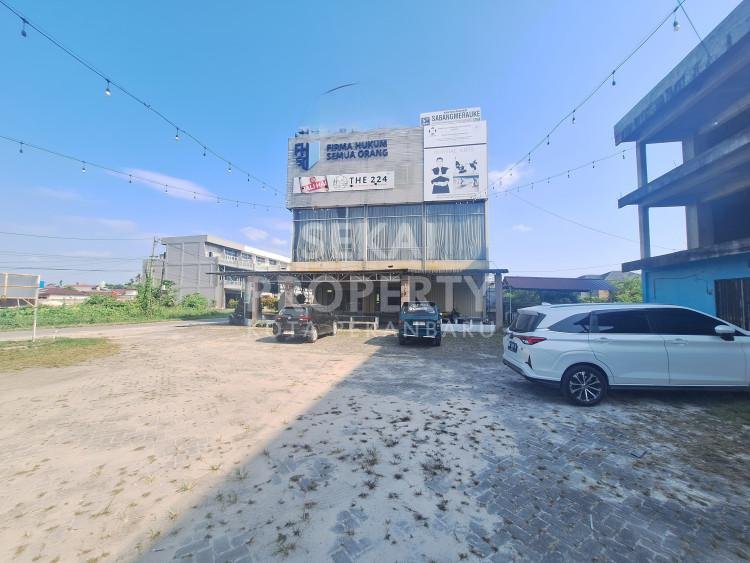 DISEWAKAN LANTAI SATU  3 UNIT RUKO BEKAS CAFE LOKASI DEKAT JL.ARIFIN AHMAD - PEKANBARU