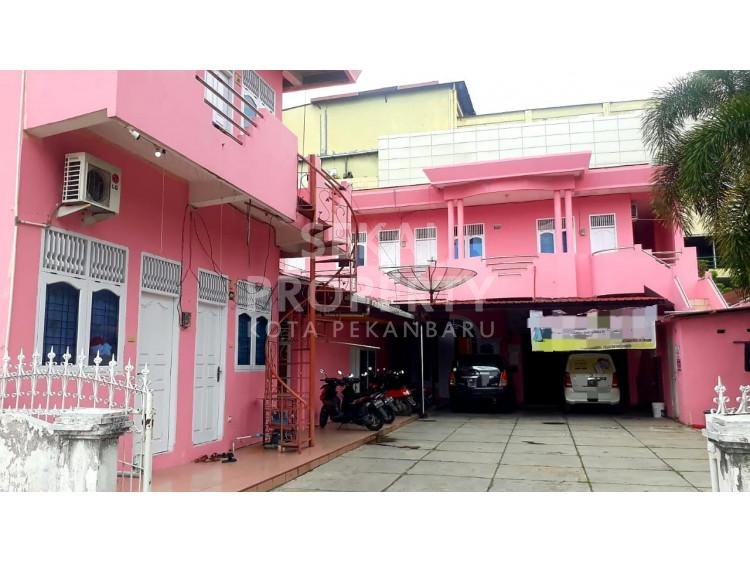 DIJUAL RUMAH INDUK BESERTA 20 KAMAR KOS DAN 3 RUMAH PETAK DI JL.RIAU
