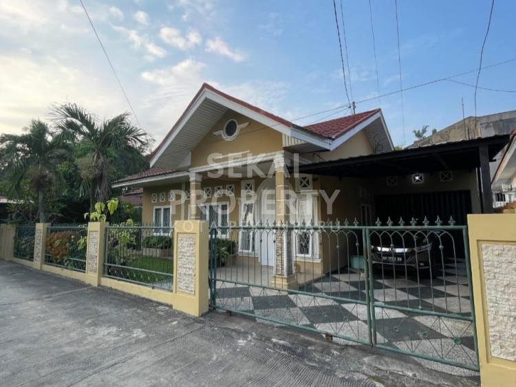 DI JUAL RUMAH SEMI FURNISHED  JL BAMBU KUNING