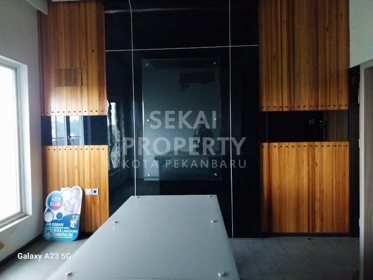 DIJUAL RUKO 3LT SEMI FURNISHED SIAP PAKAI LOKASI JL. SM. AMIN - PEKANBARU