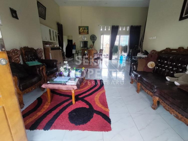 Dijual Rumah+Kost Jl. Bangau Sakti Depan Unri