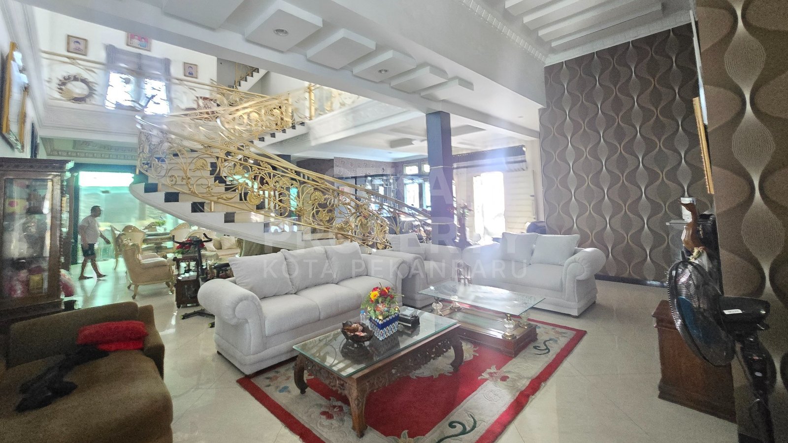 Dijual Rumah Bulatan Tanah Luas Lokasi Jl.tuanku Tambusai Ujung-pekanbaru