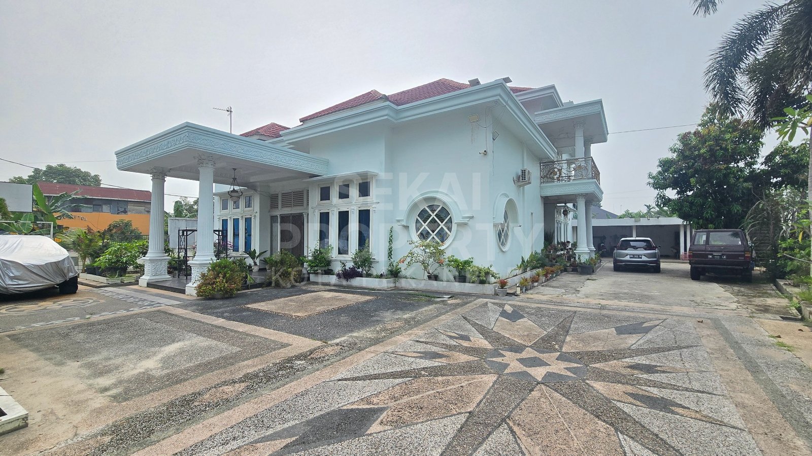 Lihat semua foto