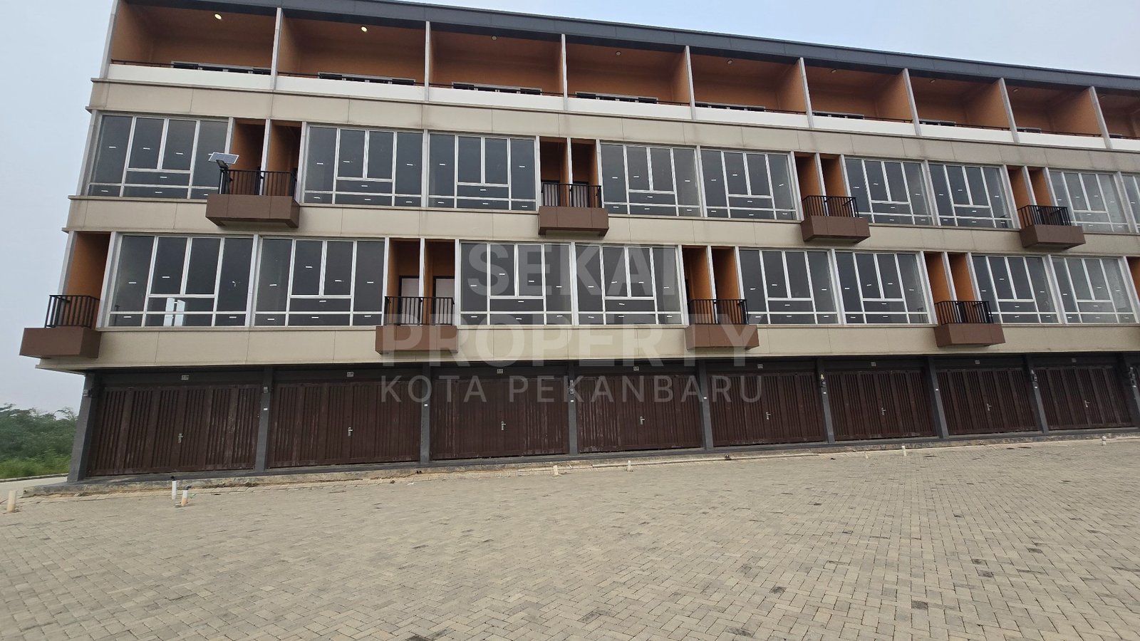 Disewakan Ruko Gandeng Baru 4lt Lokasi Jalan Komplek Sudirman Pekanbaru