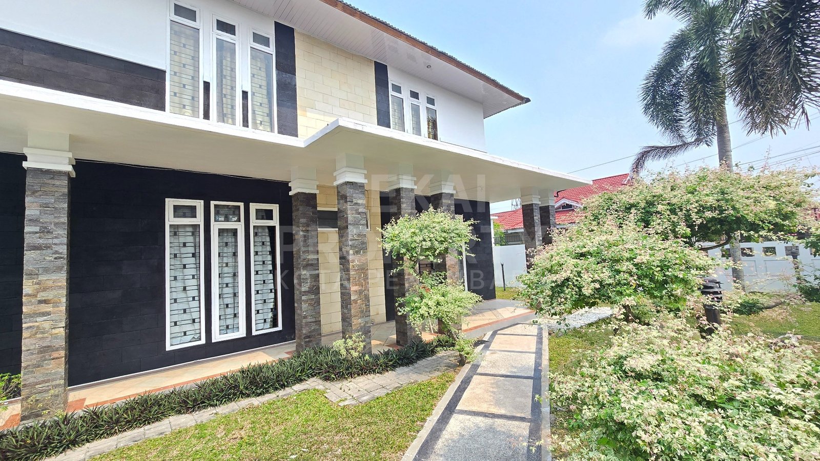Dijual Cepat Rumah Bulatan 2 Lantai Lokasi Jalan Harapan Raya - Pekanbaru