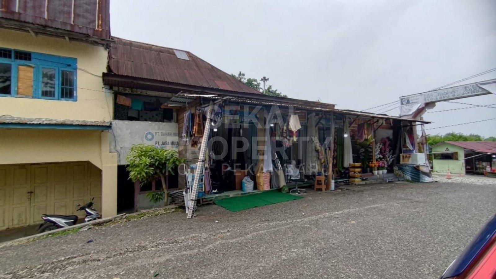 Dijual Tanah Bonus Bonus Bangunan - Di Tepi Jalan Saleh Abbas Pekanbaru