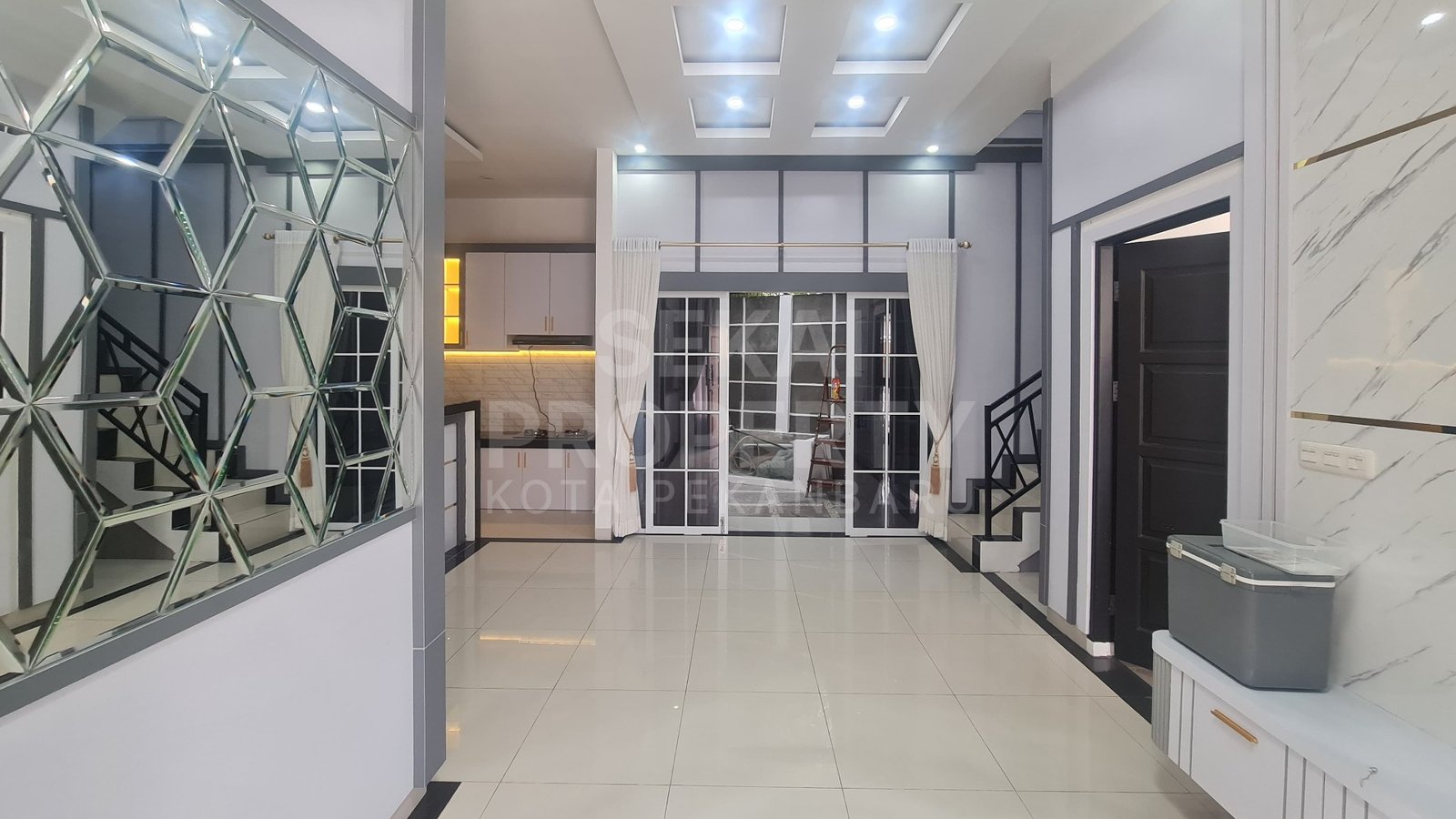 Di Jual 1 Unit Rumah 2 Lantai Siap Huni Lokasi Tengku Bey Tengah Kota Pekanbaru