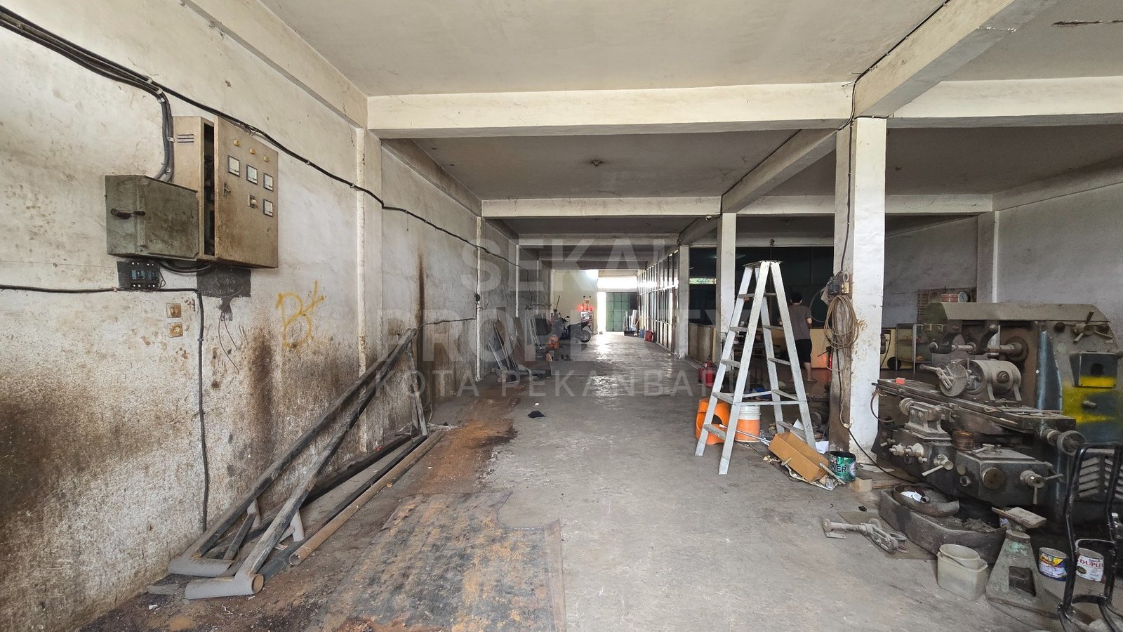 Dijual 2 Unit Ruko Gandeng Dan Tanah Belakang Jl. Soekarno Hatta-pekanbaru