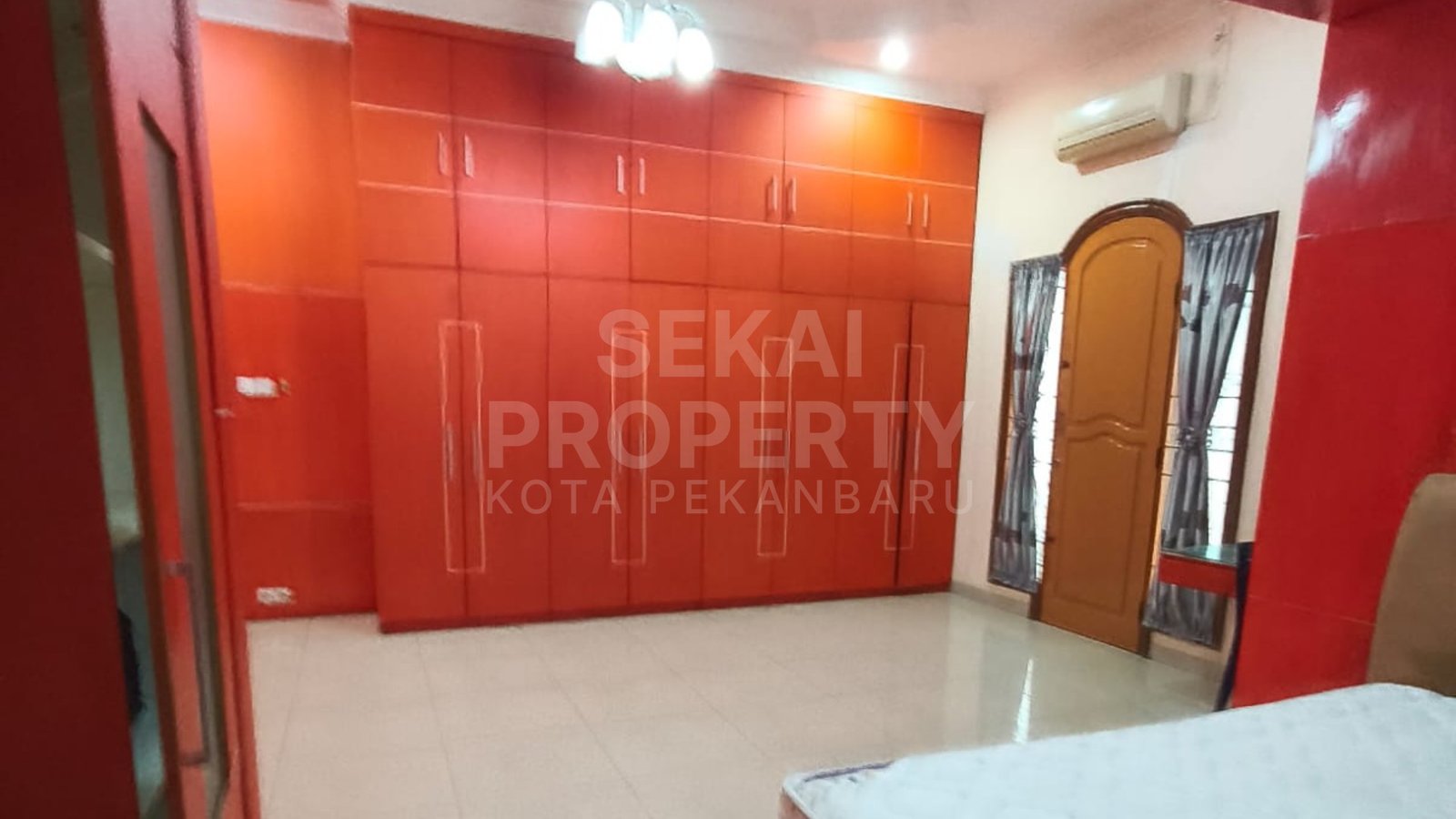 Lihat semua foto