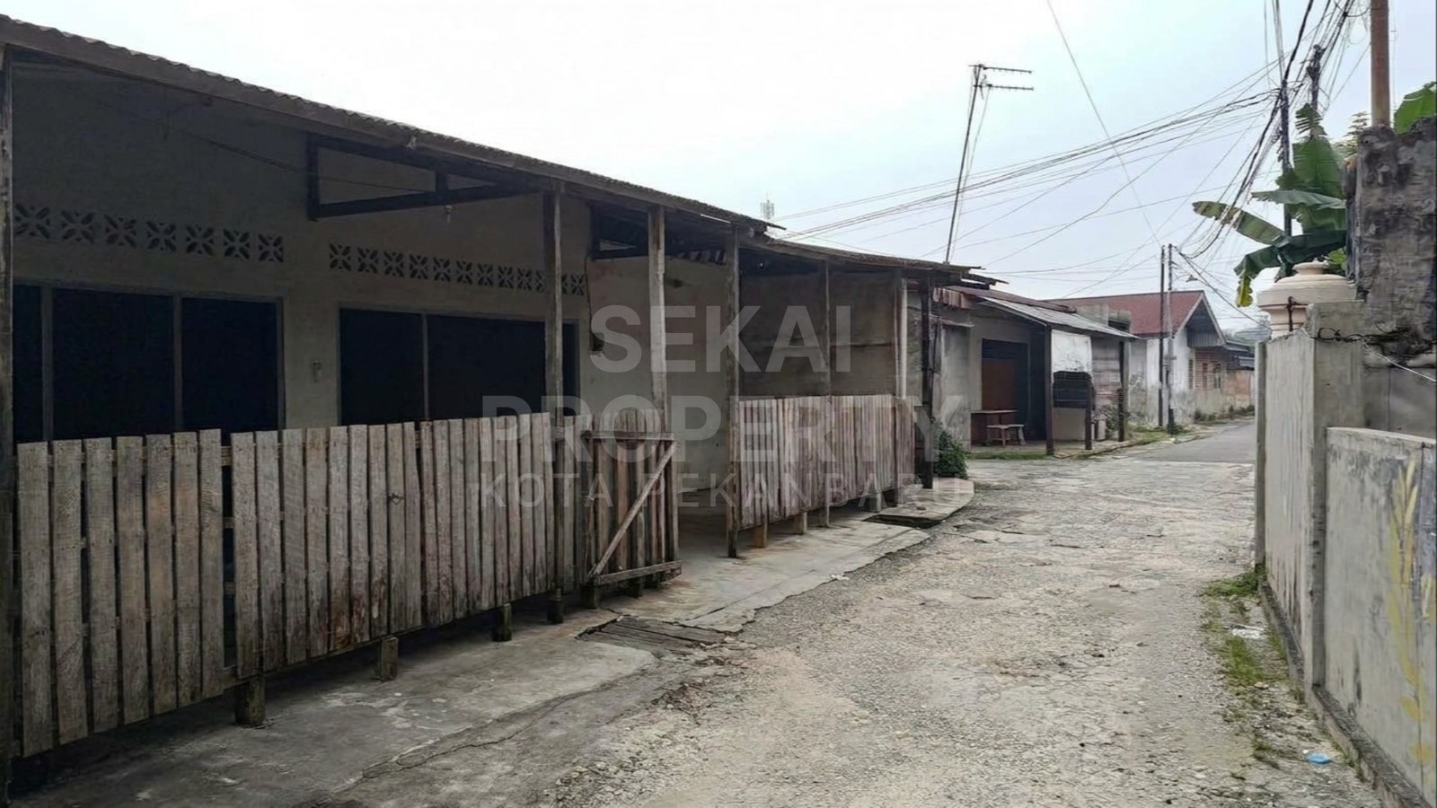 Dijual Tanah + 3 Rumah Petak Posisi Hook Di Jalan Jambu Mawar Pekanbaru