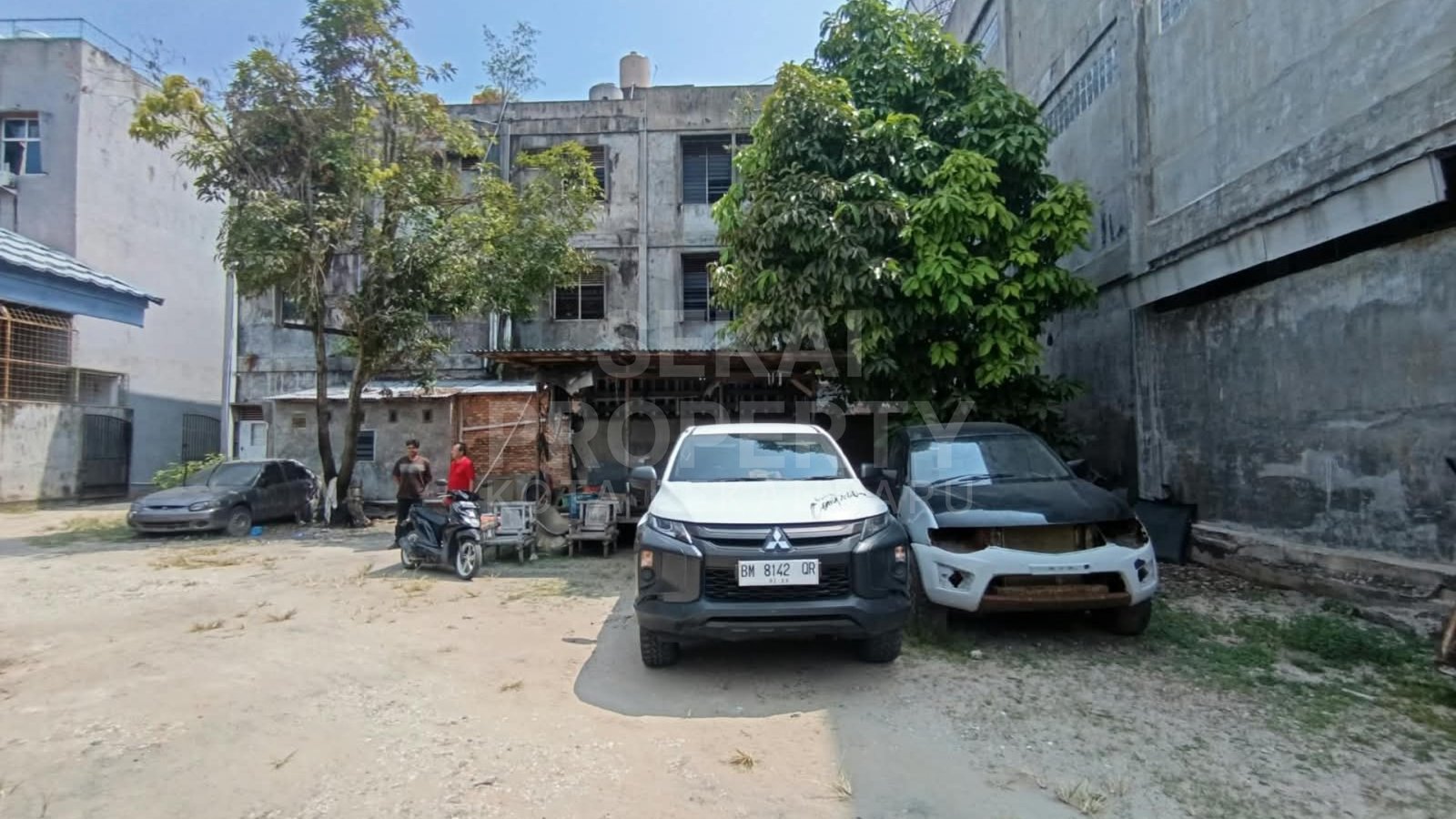 Lihat semua foto