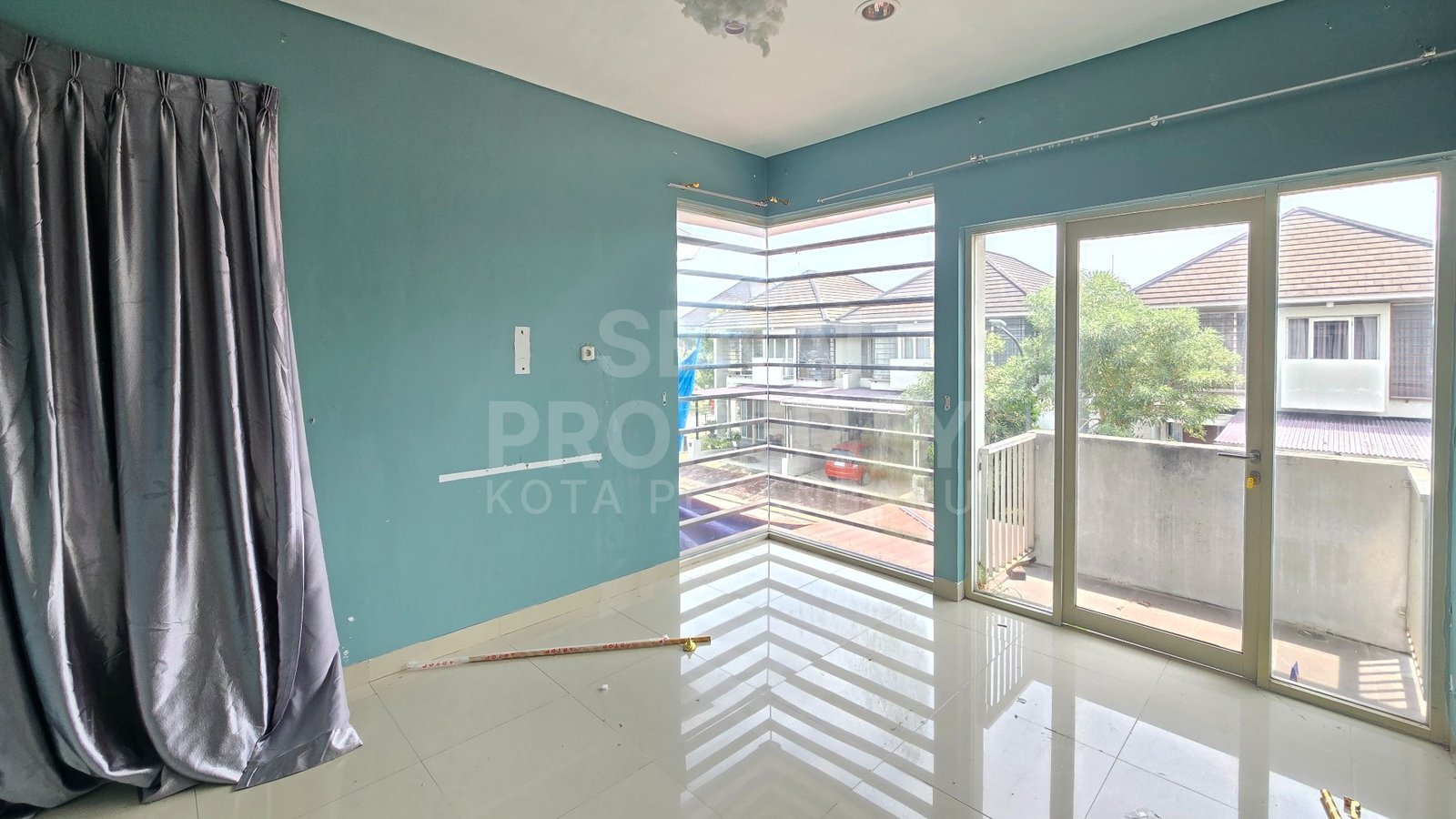 Lihat semua foto