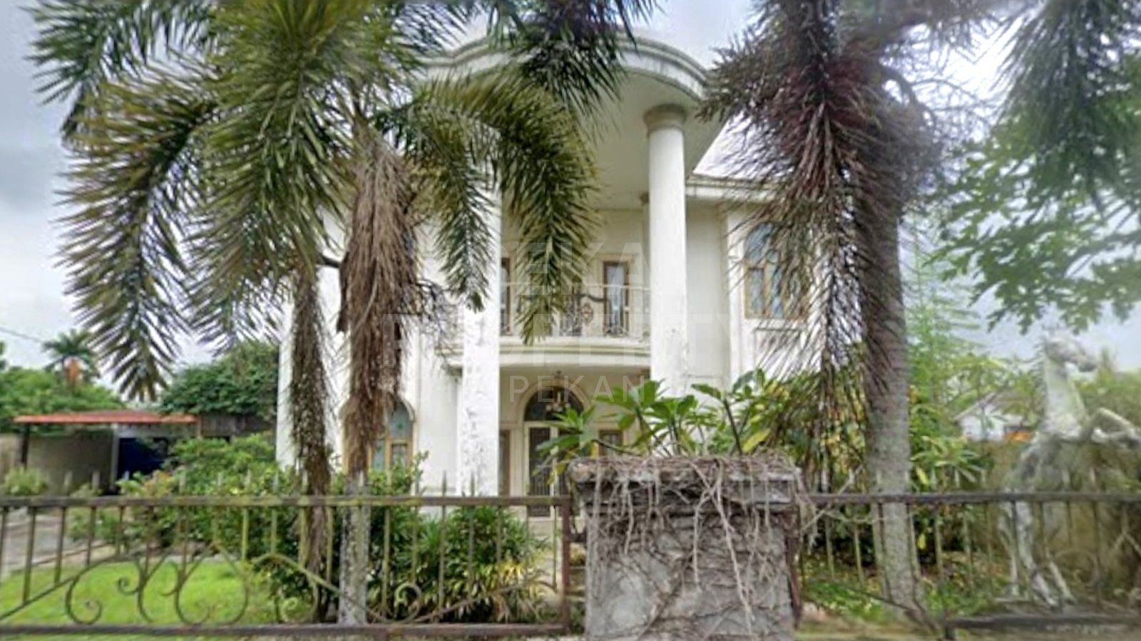 Dijual Rumah Bulatan 2 Lantai Tanah Luas Lokasi Jl.rambutan-arifin Ahmad
