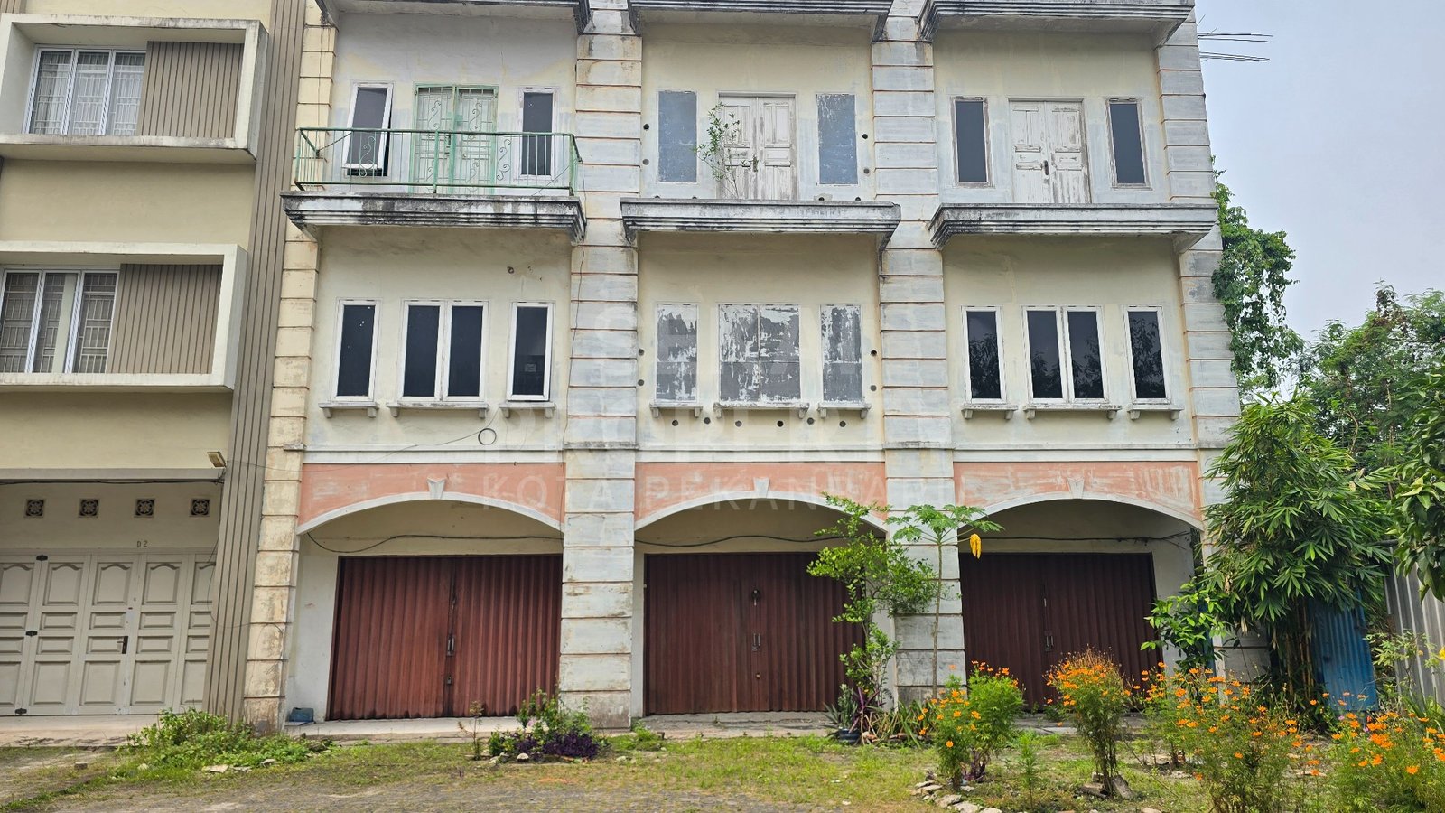 Dijual Ruko Kosong 3 Lantai Lokasi Jalan Kapur-pekanbaru