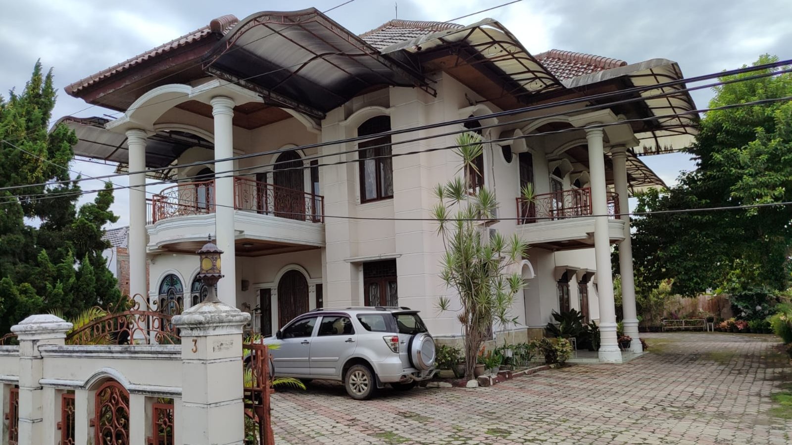 Dijual Rumah Mewah 2 Lantai di Rawa Bening