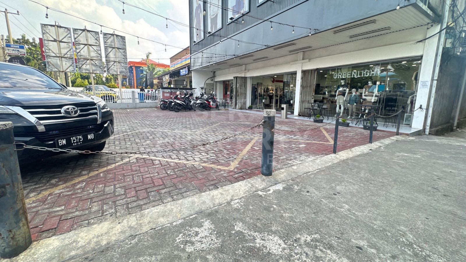 Dijual 3 Unit Ruko +2 Unit Rumah + 4 Unit Rumah Kopel Jl.jend Sudirman
